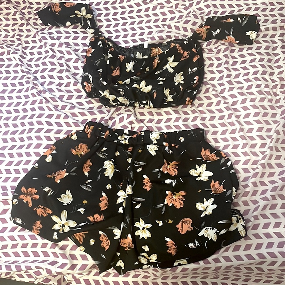 Women’s Short set multi color basic black